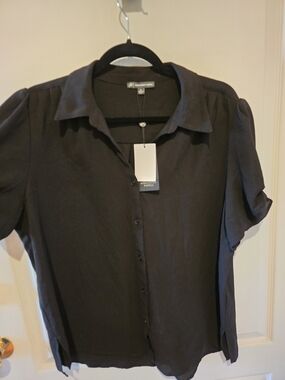 Adrianna Papell Black Short-Sleeve Button-Down Shirt